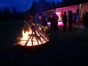 Osterfeuer auf dem Dorf